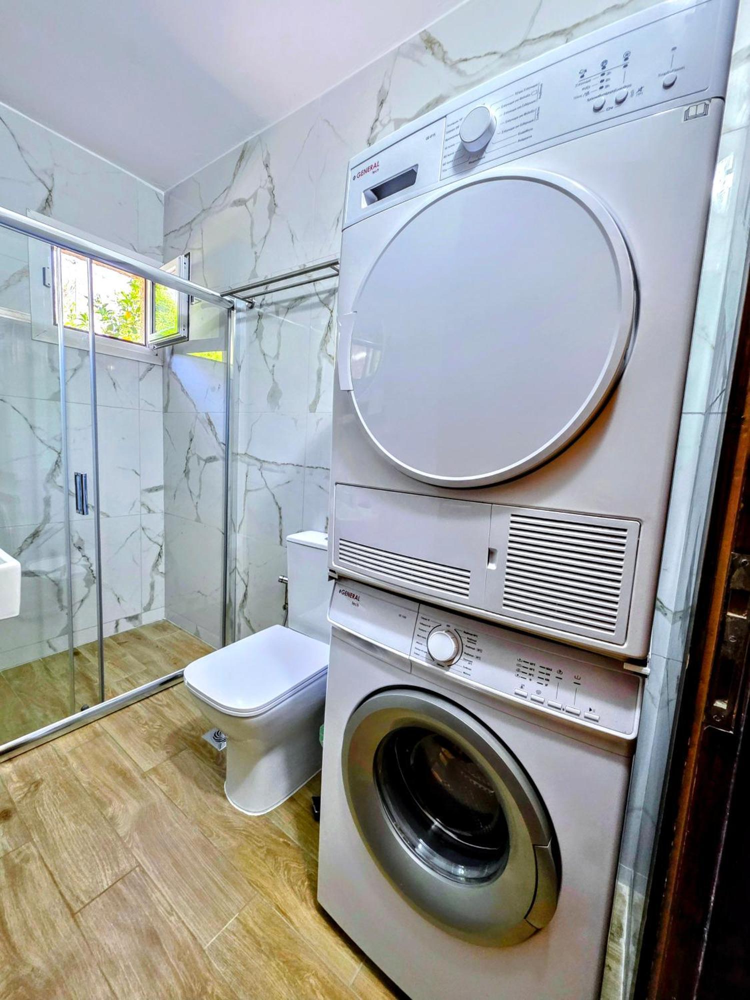 The Elysian At Nicopolis Jacuzzi Apartment Nikopolis Екстериор снимка